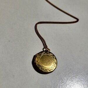 Vintage Round Gold Locket Necklace Gold Tone Etched Scroll
